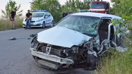 Пак ад на "Тракия": Две жертви след удар на коли с ТИР