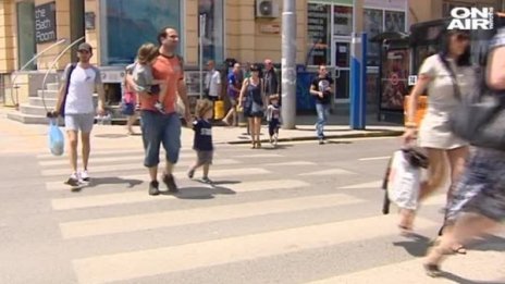 По английски модел в София: Знаци и надписи по платното 