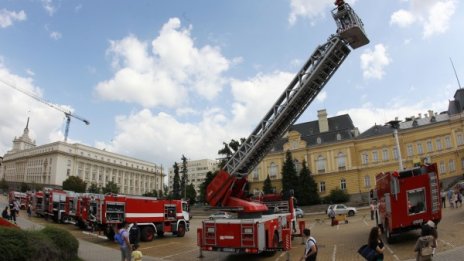 Пожарната в София отбеляза 140 години с демонстрация