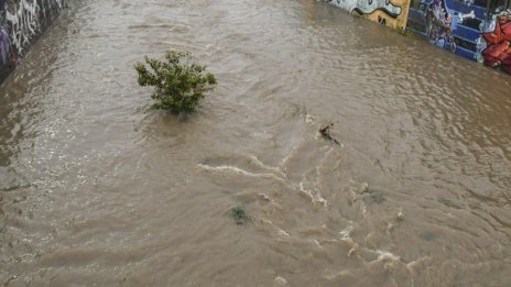 Тетевенско се бори с водата. Бедствието остава!