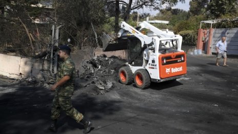 Атина обяви мерките за помощ за посрадалите в пожарите