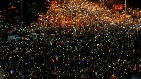 Втора вечер на протести в Румъния: Хиляди на улицата!