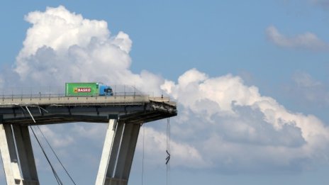 Не се отказват – в Генуа търсят изчезналите от моста