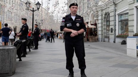 Мъж стреля по полицаи в центъра на Москва