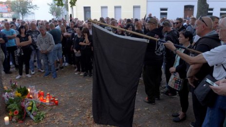 След убийството на германец от афганистанци: Траурен марш...