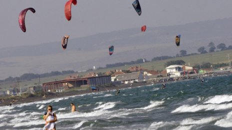 По морето: Температурата на водата 26°C, на въздуха - 24°C