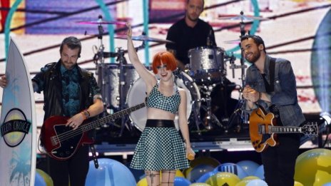 Paramore спират да изпълняват един от най-големите си хитове