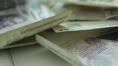 Баба даде 6300 за златни пирони, МВР пипна "лекаря"