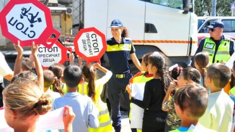 "Стоп! Пресичат деца": И малчугани в Бургас с акция