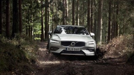 Volvo V60 се превърна във всъдеходно комби