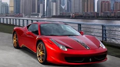 Китайско училище бойкотира татко с Ferrari