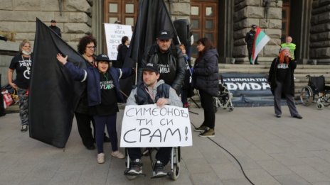 Седми ден: Протестиращите майки искат оставката на Симеонов