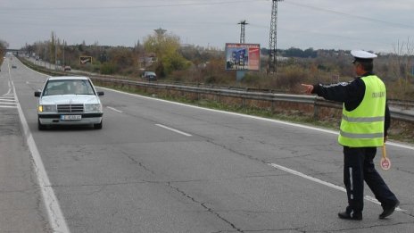 Модерно плащане на глоби – катаджии с ПОС-терминали в патрулката