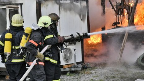 Горят складове на агенция "Митници" до Кремиковци