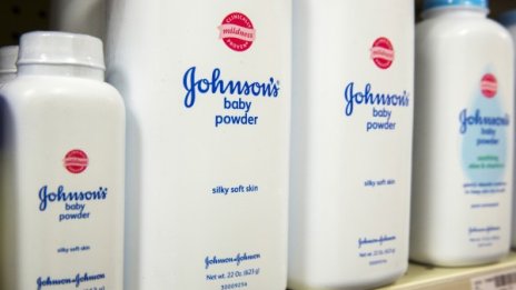 Следи от азбест в бебешка пудра на Johnson & Johnson