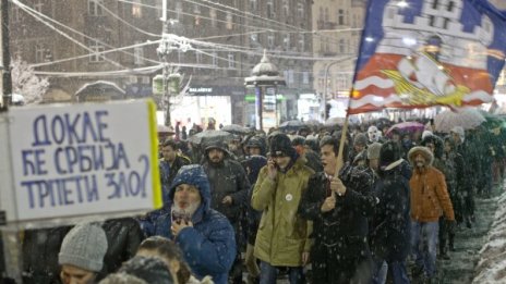 Хиляди демонстранти на протест в Белград срещу Вучич