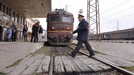 БДЖ с ново разписание: Орязват пътнически влакове