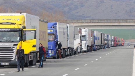 Българските превозвачи с протест блокират Брюксел 