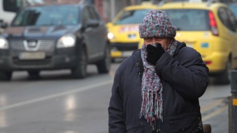 Срещу мръсния въздух: Мият булевардите в София