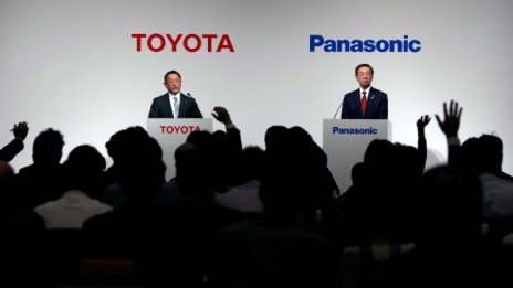 Toyota и Panasonic ръка за ръка: Правят нови батерии