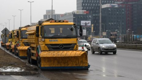 Столична община бори със 134 снегорина заледяването