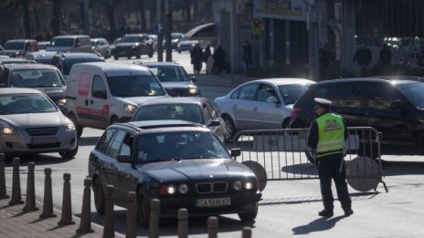 Затворени улици и задръствания в центъра на София