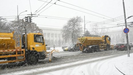 188 снегорина "ловят снежинките" в София