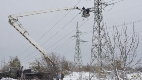 Снеговалежът остави без ток села в Ловешко