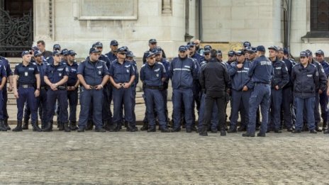 Полицай до полицай за Медведев, блокада на центъра на София