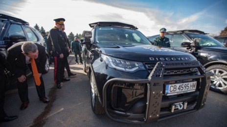 Гранична полиция ще лови мигранти със 70 нови автомобила