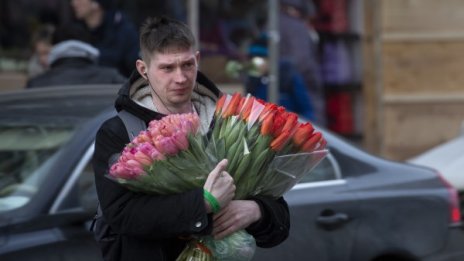 8 март в Русия: Лалета и рози, но малко дебати за правата на жените