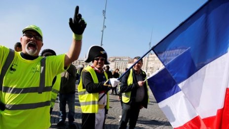 "Розови", "жълти" - Франция репетира за големия протест