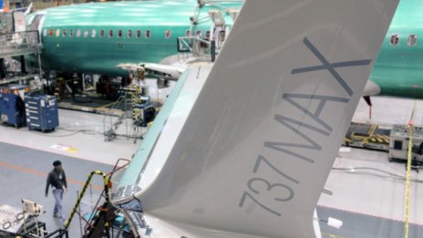 Boeing свиква пилоти и експерти: Ще върнат ли 737 във въздуха?