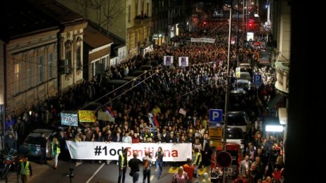 Западът не подкрепя опозицията в Сърбия. Защо?