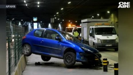 Местят спирката на тролеите под НДК, опасна е