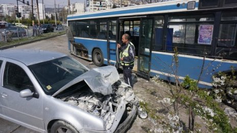 Изписаха двама от пострадалите във Варна, преглеждат шофьора