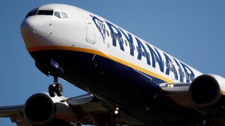 Ryanair отказа да качи на борда си мъж, защото бил бежанец 