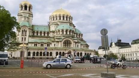 Фандъкова: Показаха стар проект, паветата на "Ал. Невски" остават 