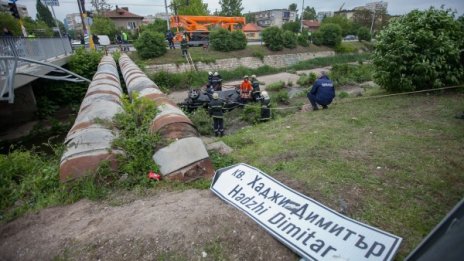 Оперираха момичето със счупен таз от катастрофата в София