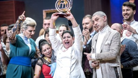 Радка надви Лора и Ники, грабна 100 бона в MasterChef