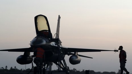 Поптодорова зове: Сделката за F-16 – преди местния вот!