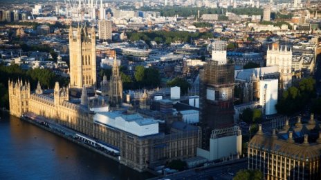 Евакуираха британския парламент заради противопожарна тревога