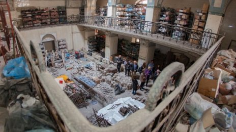 Актьори на протест по халати, искат спа в Централната баня