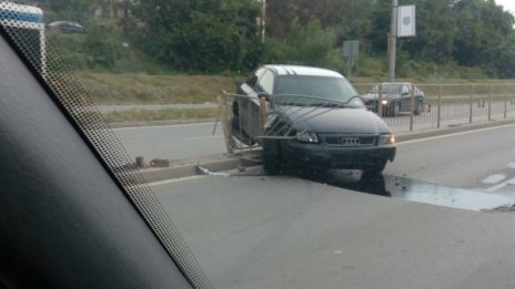 Разбити детски площадки, опасни кабели... Нередности във Варна