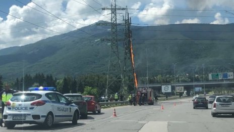 Пламна електропровод на столичния бул. "България"