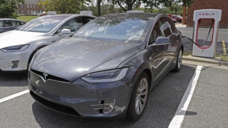 Tesla пак губи: 408 млн. долара за последните три месеца