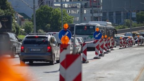 Възстановяват движението по бул. "България" в София