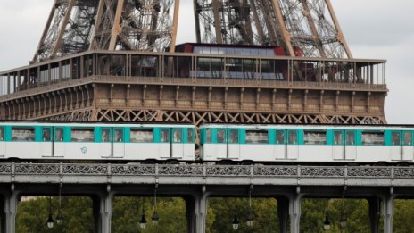 Служителите в парижкото метро протестират 