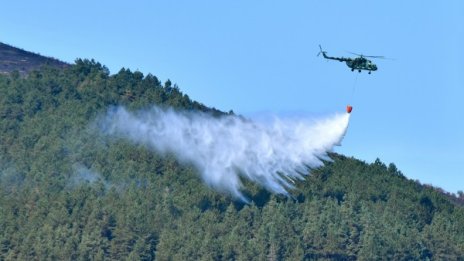 Септемврийска жега, лумнаха десетки пожари 