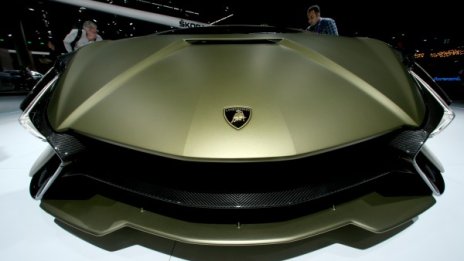 Как Lamborghini едва се отърва от закриването си 